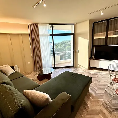 Retreat-a * Durrës