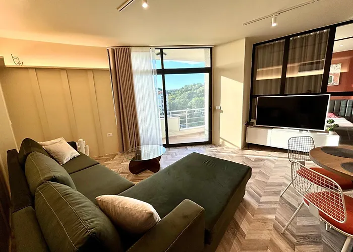 Retreat-a * Durrës
